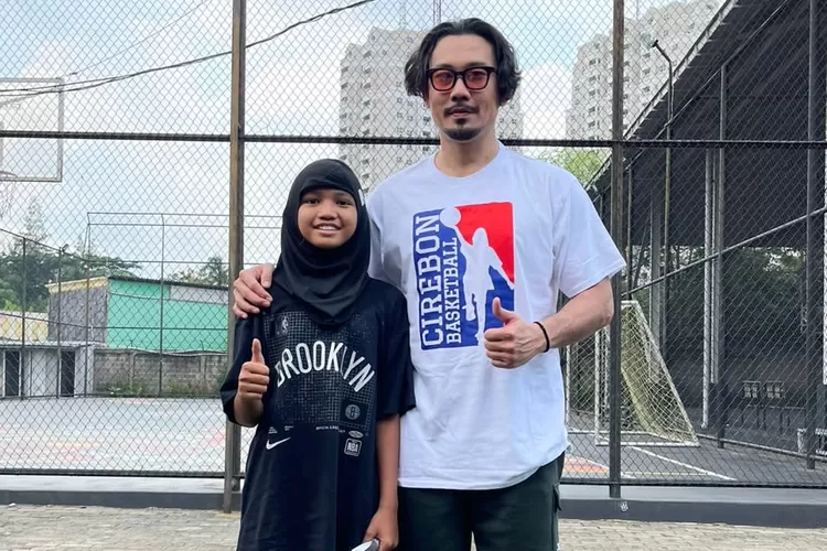Ariqa Safa Chayyara (11), atlet basket asal Kota Cirebon ini mendapat kesempatan untuk bertanding dengan pebasket kenamaan Denny Sumargo. 