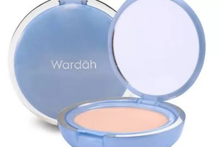 6 Rekomendasi Bedak Padat Lokal Yang Bagus Agar Tampilan Makeup Tahan ...