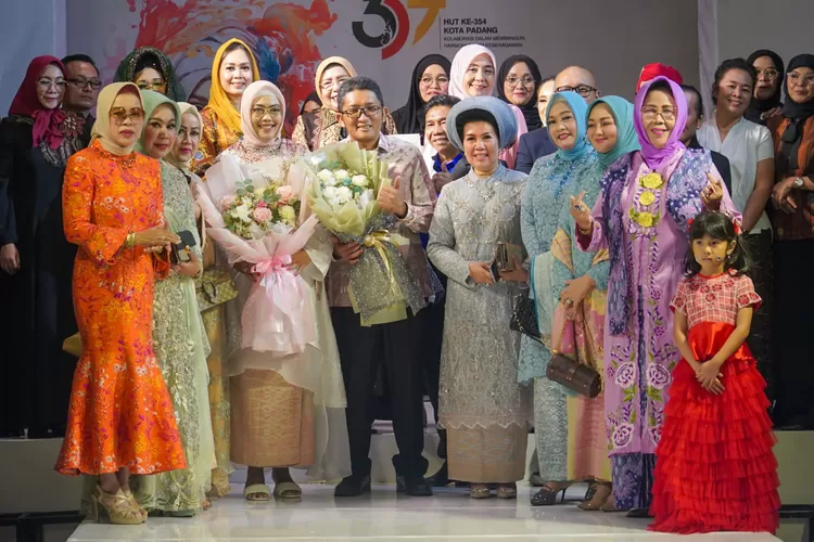 Wako Hendri Septa Septa membuka Padang Fashion Market Day. (Prokopim Pdg)