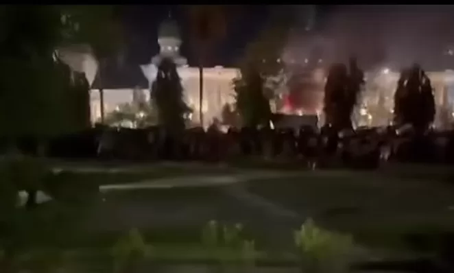 Rusuh aksi penolakan kenaikan Pajak Bumi dan Bangunan (PBB) hingga 300% di Kabupaten Bone pada Selasa malam, 19 Agustus 2025.