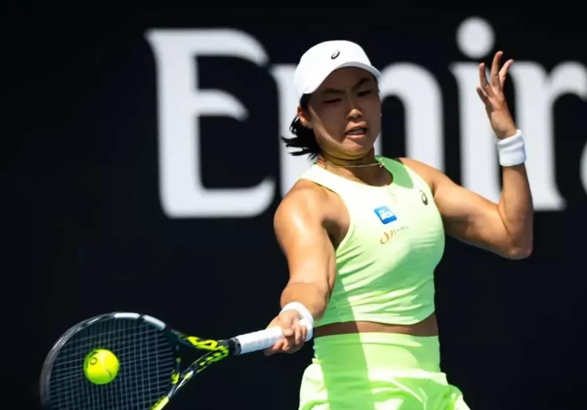 Petenis putri kebanggan Indonesia, Janice Tjen gagal melaju ke babak ketiga usai kandas di tangan Iga Swiatek, Polandia dalam dua set sekaligus 0-6, 3-6. (AFP)