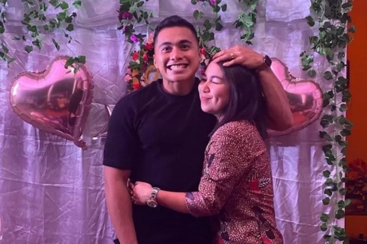 Aprilio Perkasa Manganang bersama tunangannya Claudya. (Insatgram @manganang92)