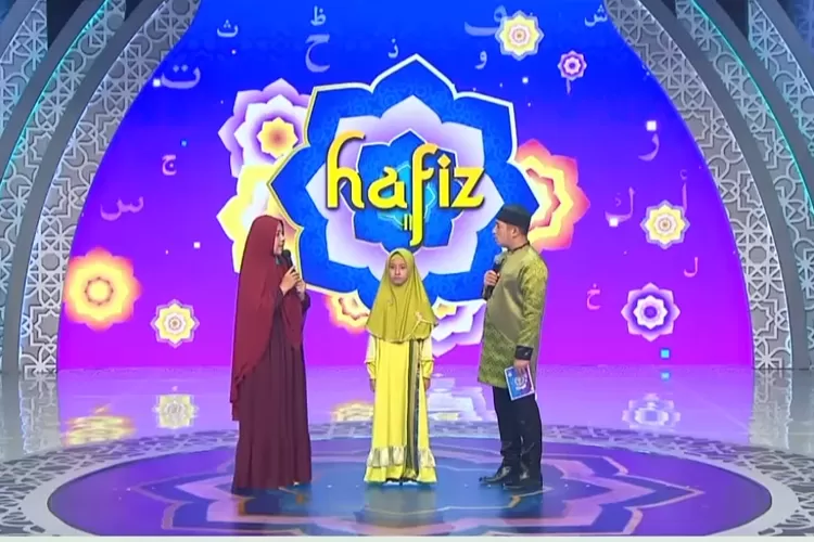 Lala bersama ibunya saat tampil di panggung Hafiz Indonesia 2023 RCTI (Instagram @hafizrcti)