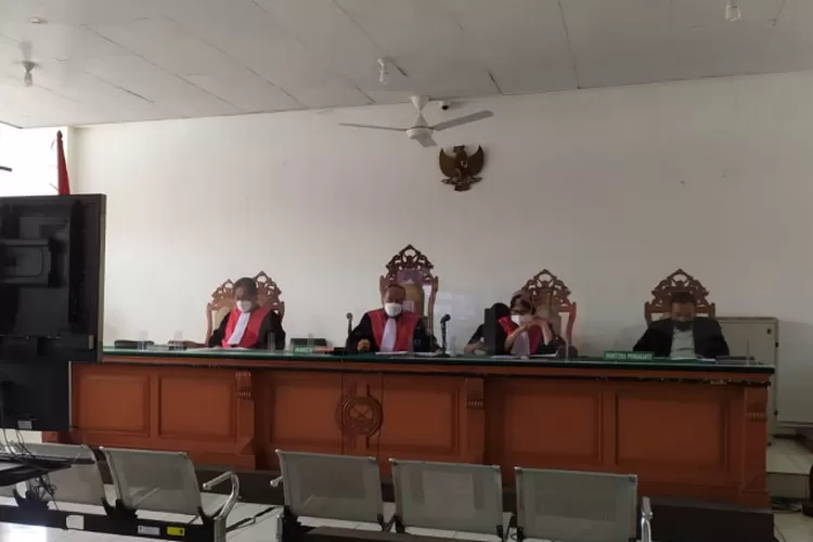 Sidang kasus korupsi pengadaan bantuan sosial Kabupaten Bandung Barat digelar ecara daring di Pengadilan Negeri (PN) Bandung, Kota Bandung, Jawa Barat , Rabu (18/8/2021).  (ANTARA/Bagus Ahmad Rizaldi)
