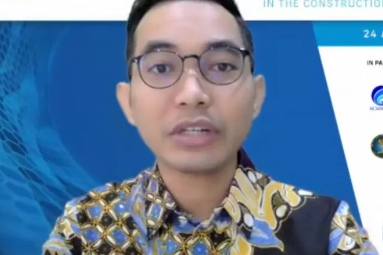 Tangkapan layar saat Juru Bicara Kementerian Komunikasi dan Informatika Dedy Permadi menyampaikan paparan dalam acara bertajuk Transformasi Digital dan Keamanan Siber Sektor Konstruksi yang digelar virtual, Selasa (24/8/2021) (ANTARA/Fathur Rochman)