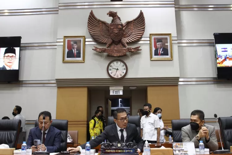  Ketua Komisi III DPR RI Herman Herry (tengah) memimpin Rapat Pleno Komisi III DPR terkait uji kelayakan calon Hakim Agung, di Kompleks Parlemen, Jakarta, Selasa.  (Dokumentasi Herman Herry)