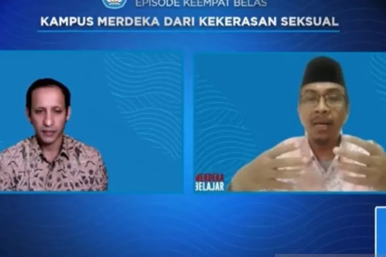  Tangkapan Layar Perwakilan Kongres Ulama Perempuan Indonesia (KUPI) Kiai Faqihudin Abdul Qadir (kanan) dalam diskusi panel dalam peluncuran Merdeka Belajar episode 14: Kampus Merdeka dari Kekerasan Seksual secara daring, di Jakarta, Jumat (12/11/2021). ( ANTARA/Devi Nindy)