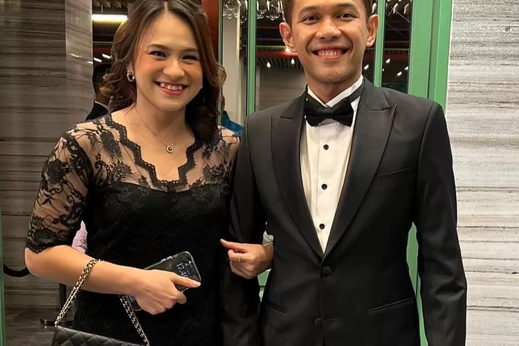 Bukan Salma Indonesian Idol 2023, Inilah Gandengan Anyar Fajar Alfian Saat Hadiri Kondangan Kevin Sanjaya (instagram.com/@lambe.badminton)