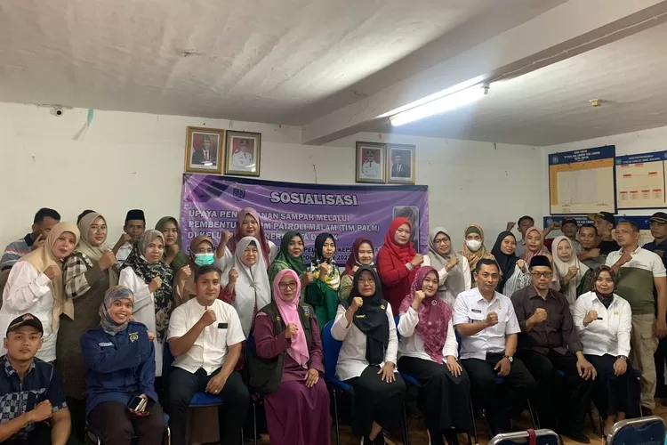 Kelurahan Cinere, Kecamatan Cinere &nbsp;membentuk Tim Patroli Malam (Tim-Palm). Ini dilaukan sebagai salah satu upaya menangani masalah sampah. (RADAR DEPOK)