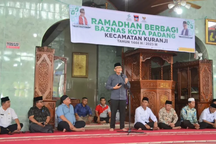 Ramadan Berbagi Terus Berlanjut, Wako Hendri Septa Serahkan Paket Sembako bagi 1.180 Mustahik di Kuranji. (Dv/Prokopim Pdg)