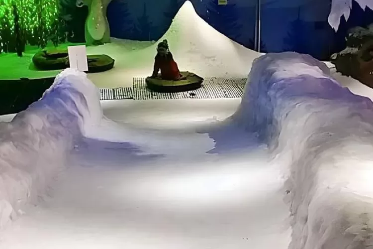 Panama Park 825 Bandung, salah satu wisata salju buatan terbaik di Indonesia. (instagram.com/@panamapark825bdg)