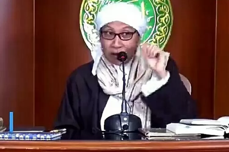 Buya Yahya menjawab,  ( Tangkapan layar dari akun Instagram @buyayahya_albahjah.)