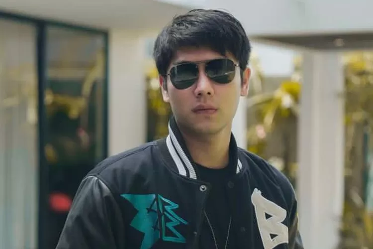 Rizky Billar ungkap merasa difitnah terkait isu koleksi mobil mewah miliknya sewaan, netizen beri respon (Instagram/@rizkybillar)