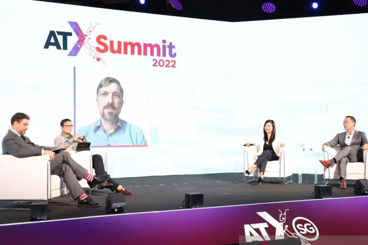 Menparekraf Sandiaga Uno saat hadir sebagai pembicara dalam ATx Summit 2022 bertema Unpacking The Metaverse, Selasa (31/5/2022)  (Kemenparekraf)