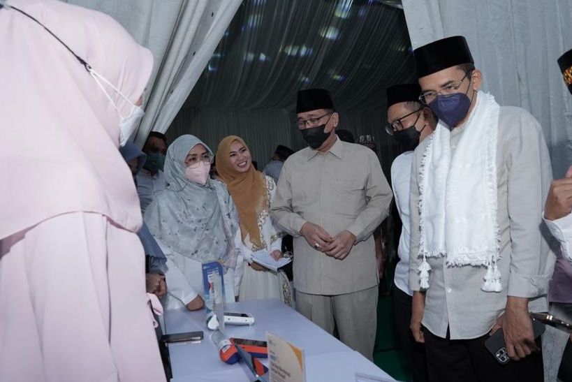 BSI baru saja meluncurkan ekosistem digital masjid melalui 37 masjid di Aceh sebagai program percontohan bekerjasama dengan Dewan Masjid Indonesia (DMI). Ini untuk mengoptimalkan peran masjid untuk penguatan ekonomi masyarakat.  Di bawah DMI sedikitnya ada 800 ribu mesjid tersebar di seluruh Indonesia.
