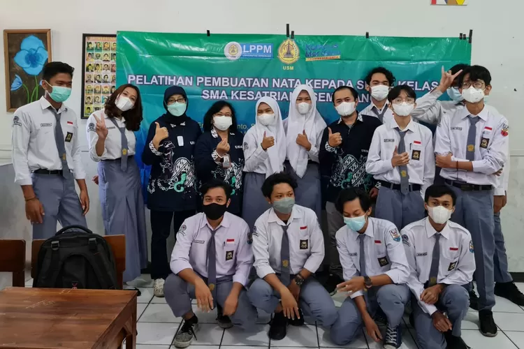 Dosen Teknologi Hasil Pertanian USM Berikan Pelatihan Pembuatan Nata kepada Siswa SMA Kesatrian 1 Semarang