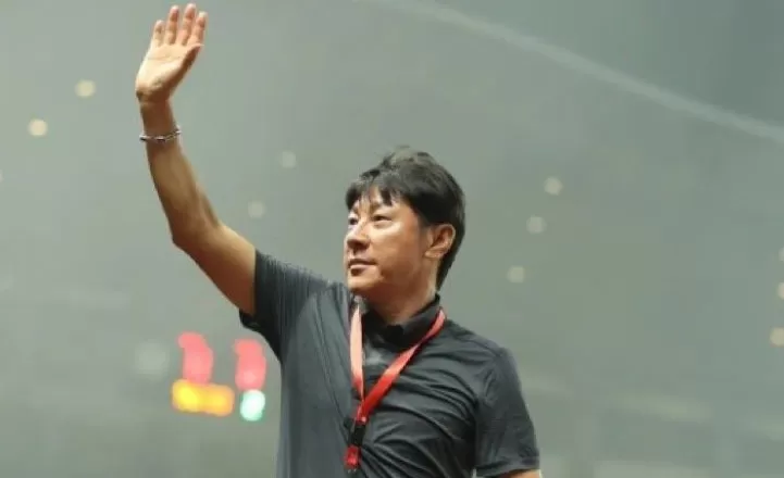 Meme mantan Pelatih Timnas Indonesa Shin Tae-yong yang diharapkan kembali suporter untuk kembali melatih Skuad Garuda. (X.com @bayuariisandee)