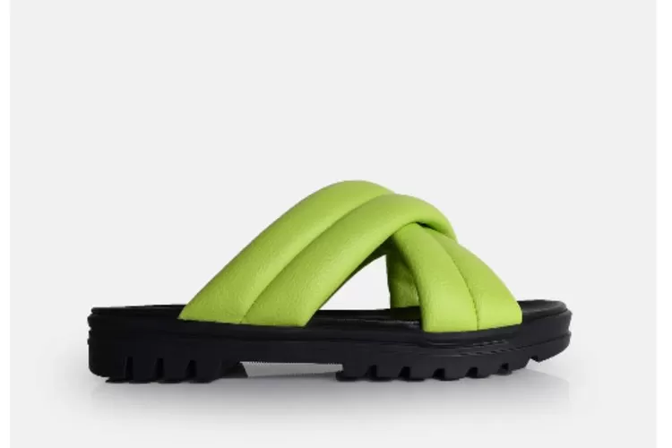Tampilan Model Terbaru Sandal Keren dari MKS Shoes 