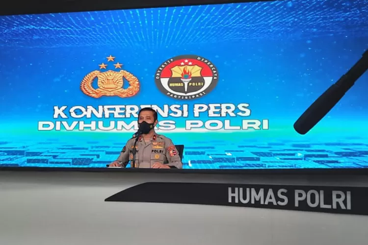 Kepala Biro Penerangan Masyarakat (Karopenmas) Divisi Humas Polri Brigjen Pol Rusdi Hartono, menyampaikan konferensi pers di Gedung Divisi Humas Polri, Jakarta Selatan, Jumat (27/8/2021).  (ANTARA/Laily Rahmawaty)