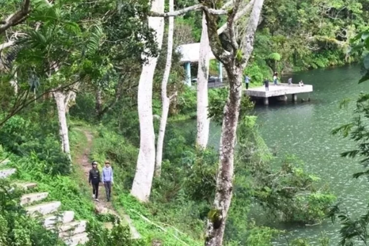 Cerita Rakyat: Legenda Asal Mula Danau Rana Mese di Manggarai Timur ...