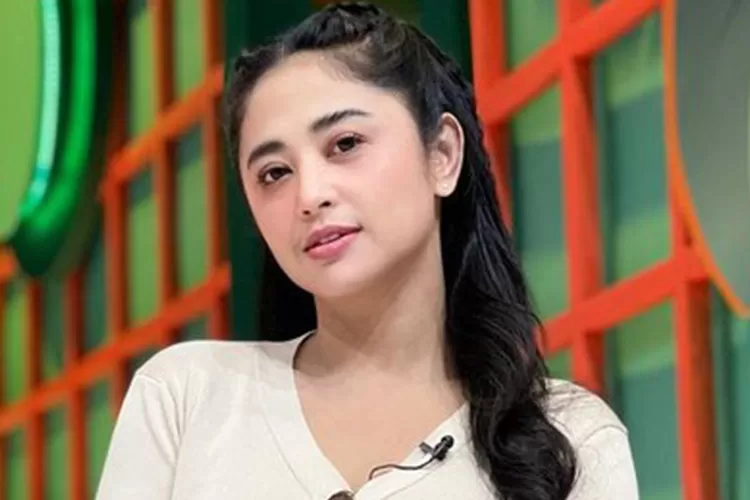 Dewi Perssik akhirnya jawab tudingan tetangga Lebak Bulus tidak suka padanya (Instagram/@dewiperssik9)