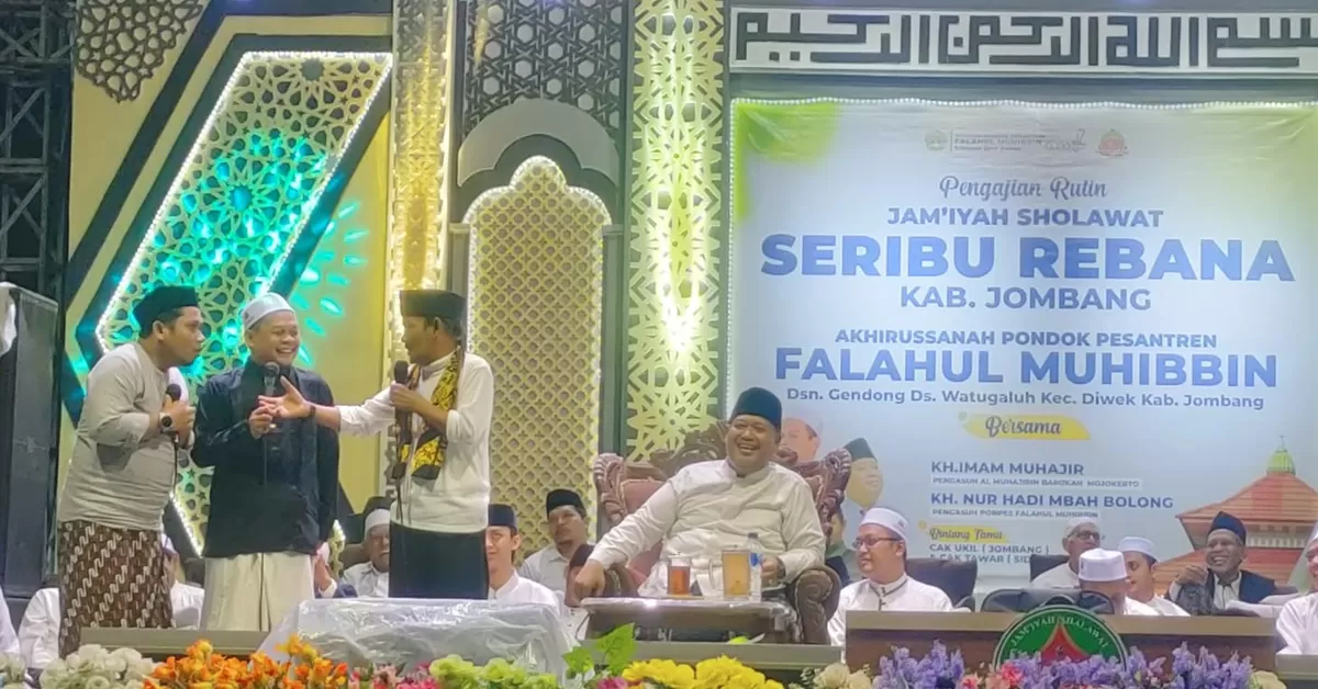 Penampilan Cak Ukil dan Cak Tawar. (SketsaNusantara.id)
