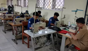 Kuatkan Kompetensi Desain Interior Mobil, Siswa dan Guru SMKN 3 Bondowoso Sebulan Penuh "Bersekolah” di SMKN 2 Bondowoso