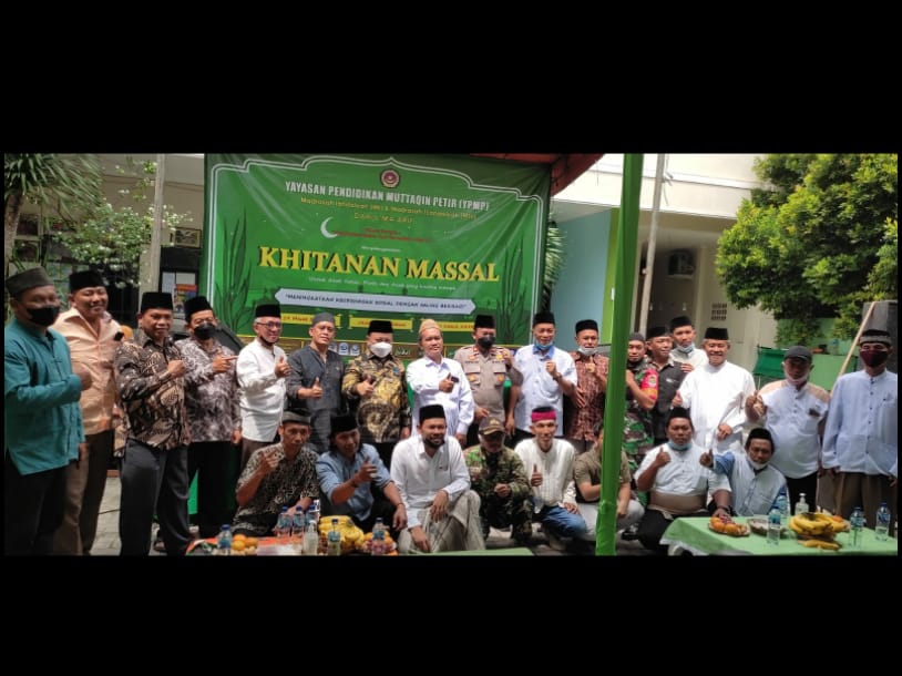 Khitanan Massal Yayasan Pendidikan Muttaqin Petir (YPMP) Kelurahan Petir, Cipondoh Tangerang, Sabtu 